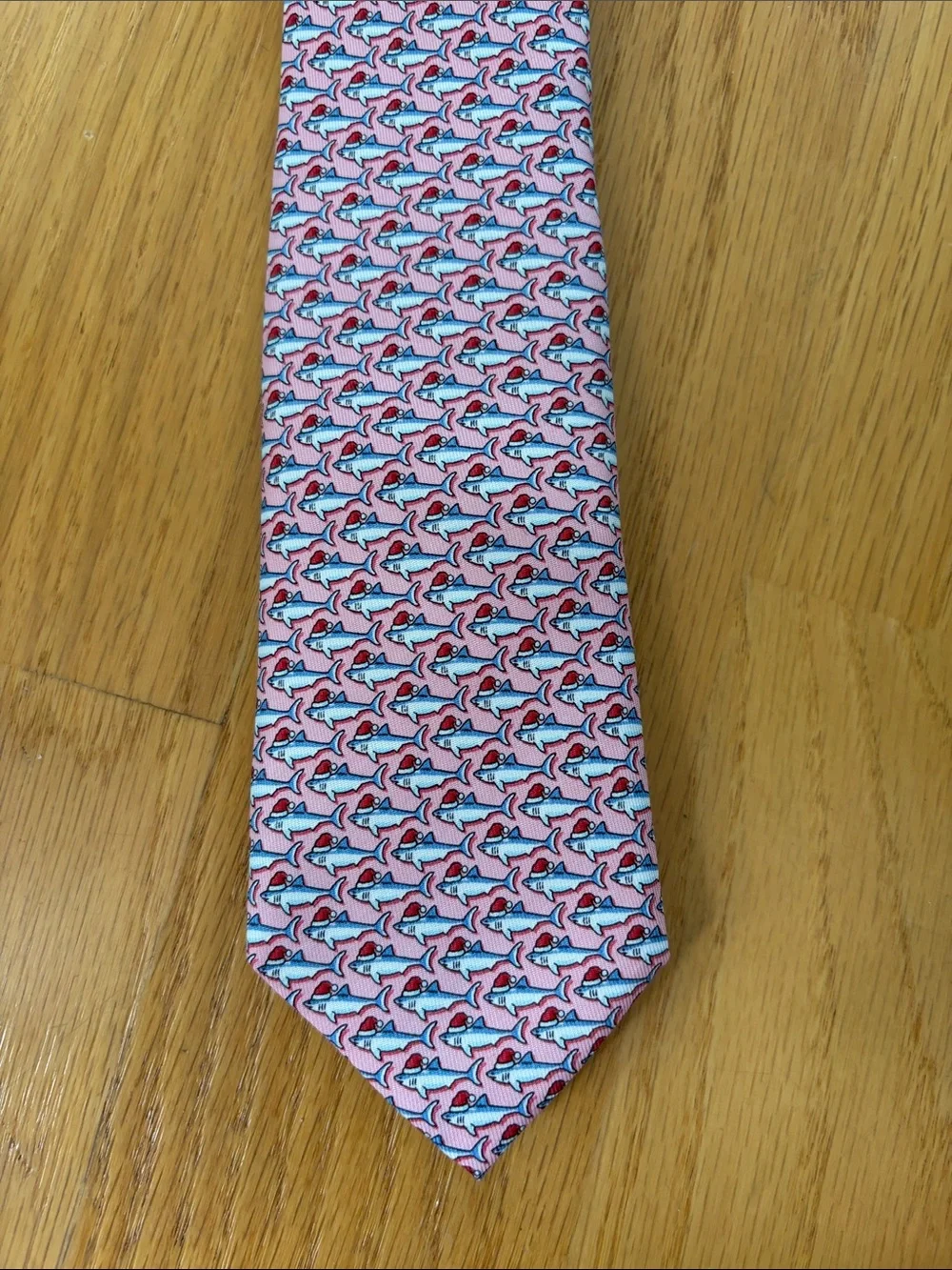 VINEYARD VINES SANTA JAWS TIE NWT Boys